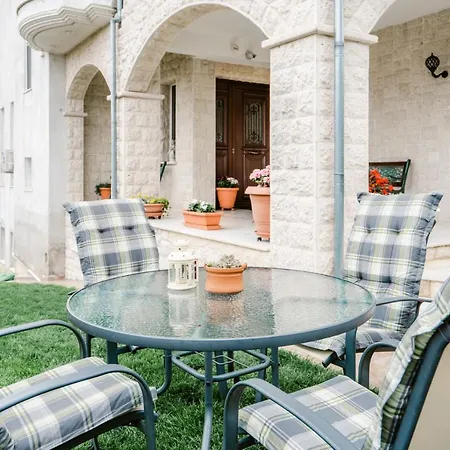 Veria Panorama Luxury Suite With Garden. Exterior photo